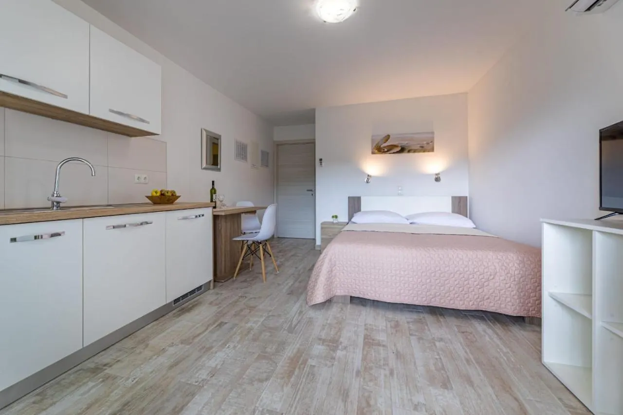 Apartments Augustinovic Baska  0*, Baska (Krk) Croatia