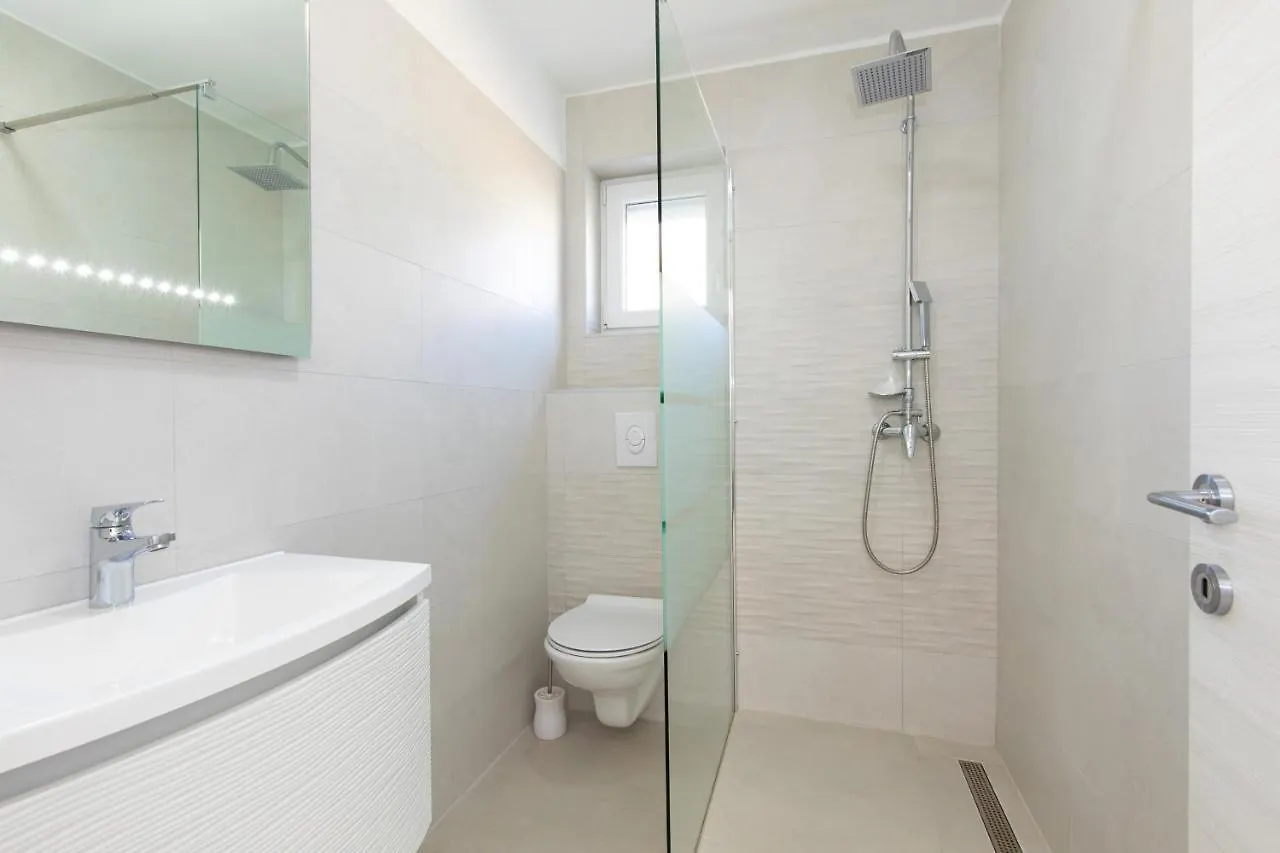Apartments Augustinovic Baska  Baska (Krk)