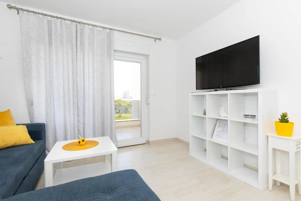 Apartments Augustinovic Baska  0*, Baska (Krk)