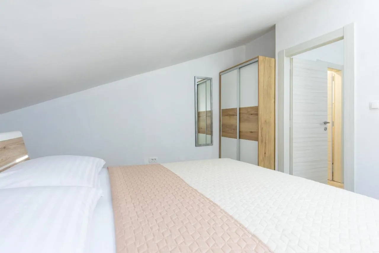 Apartments Augustinovic Baska