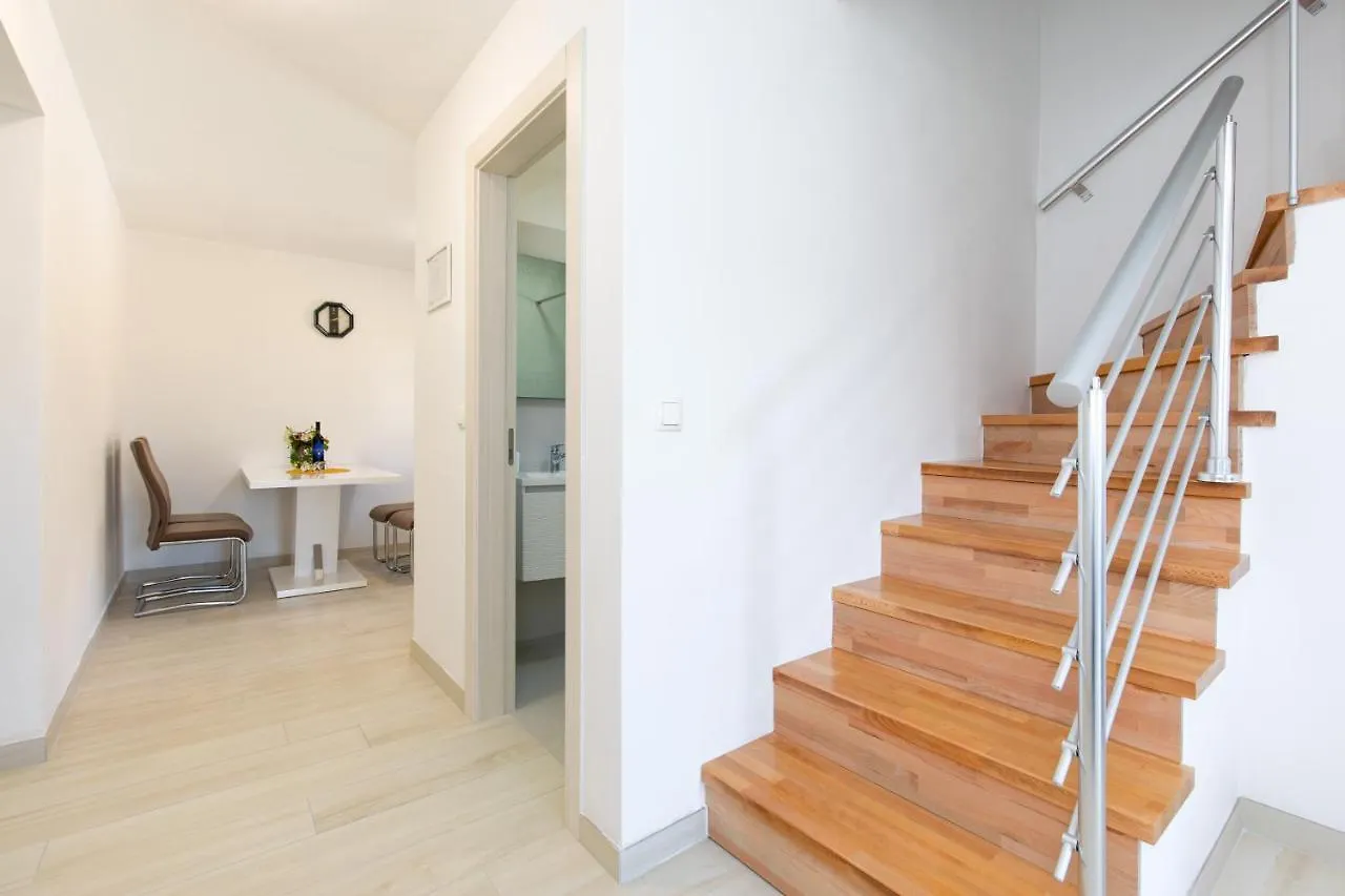 Apartments Augustinovic Baska