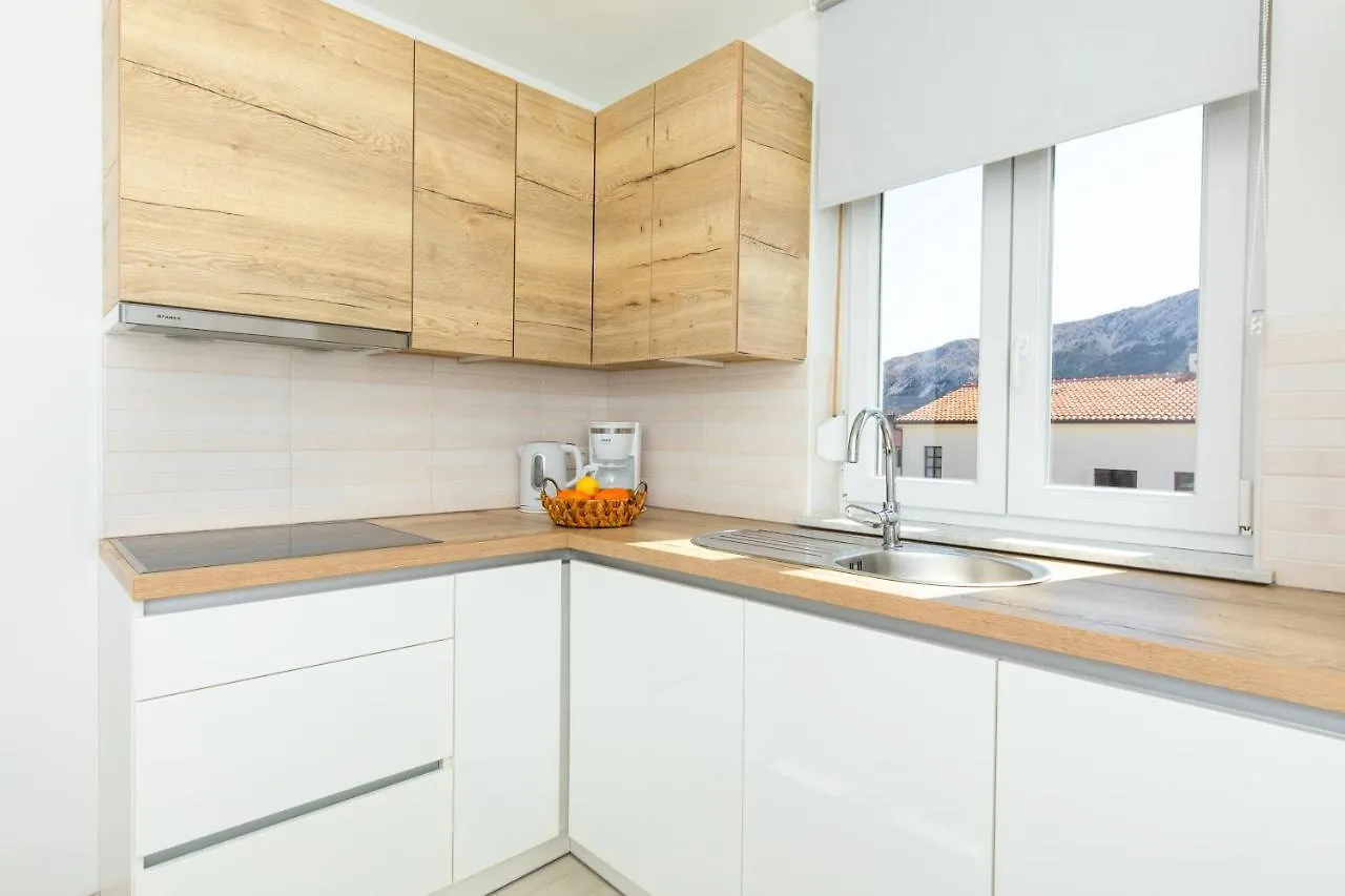 Apartments Augustinovic Baska  0*, Baska (Krk)