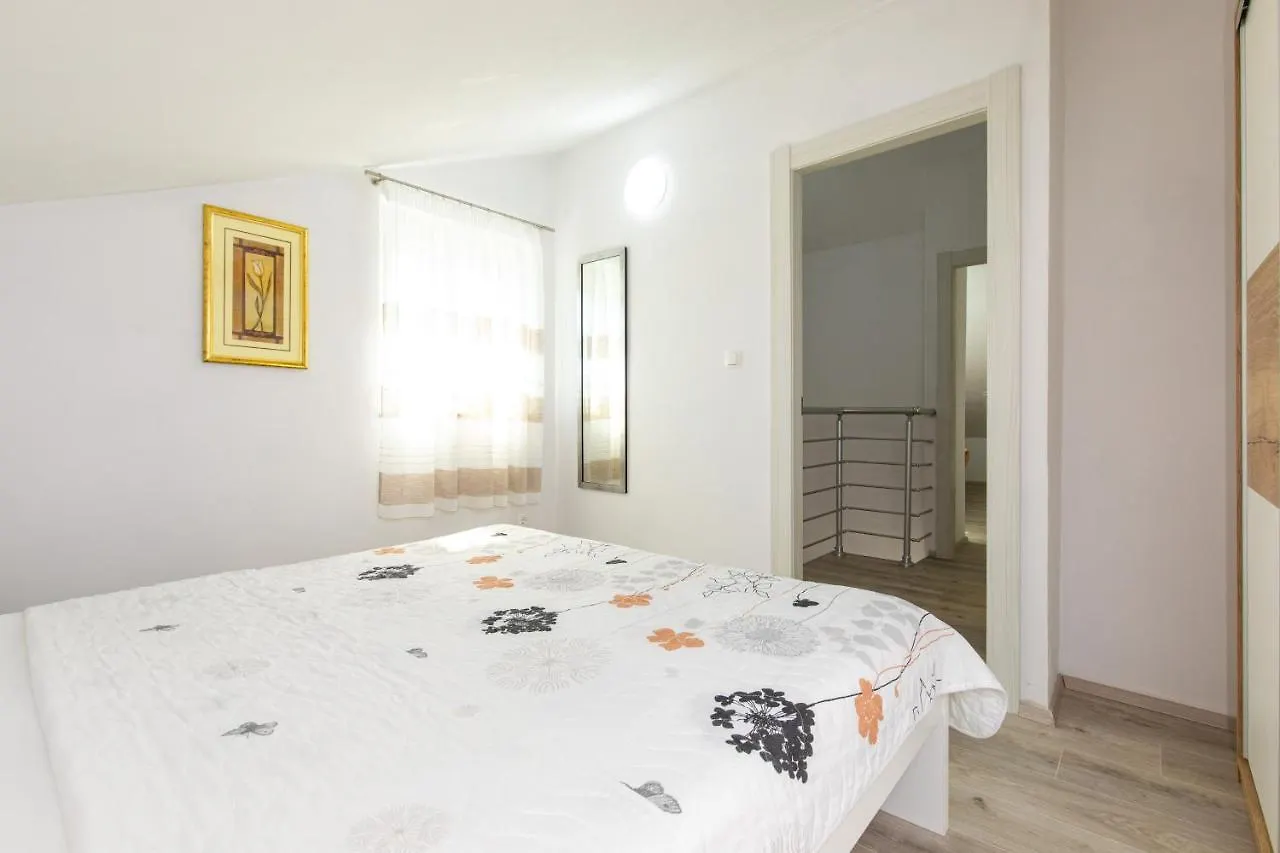 Apartments Augustinovic Baska  Croatia