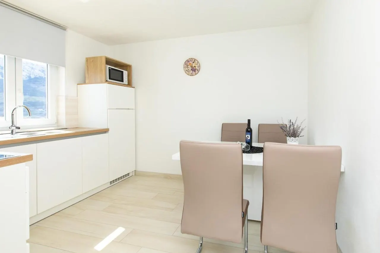 Apartments Augustinovic Baska   Baska (Krk)